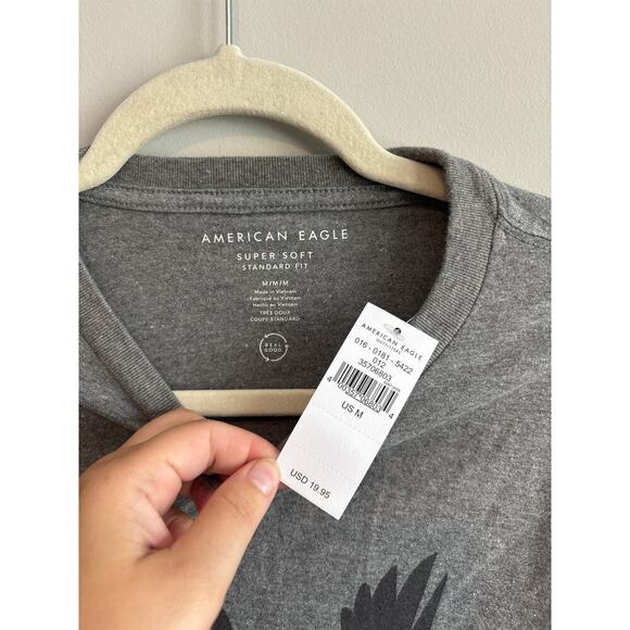 NWT American Eagle Logo T-Shirt Gray Size Medium - Picture 2 of 4